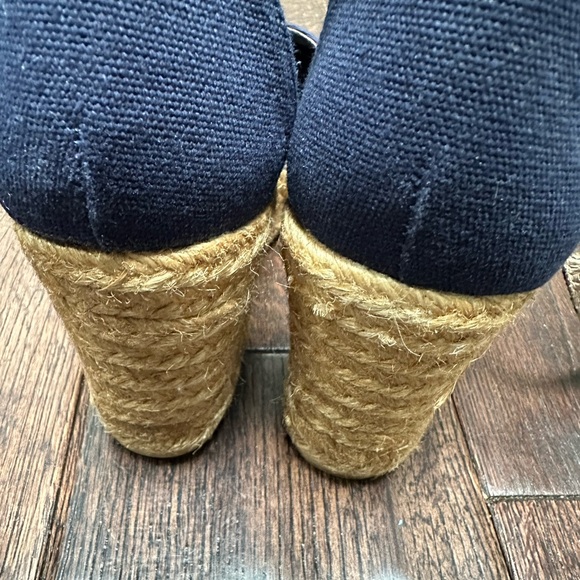 Viscata Barcelona Closed Toe Wedges - Picture 4 of 8